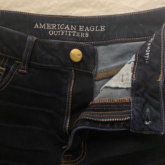 American Eagle Outfitters Womens Dark Rinse Hi Rise Denim Short Size 10 EUC - Picture 3 of 8